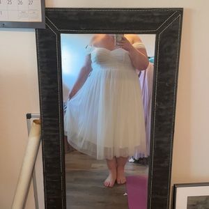 Casual vintage style tea length wedding dress.